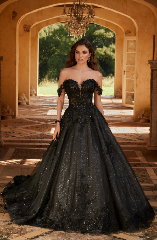 Gaun Ball Gown dengan hiasan permata